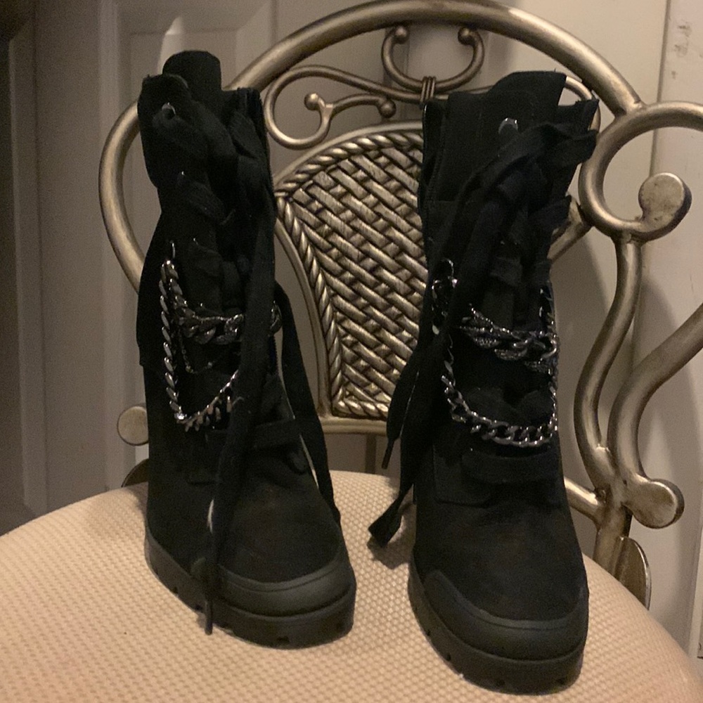 Authentic Karl Lagerfeld Chanel designer for yrs size 9.5 boots